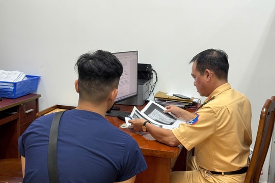 TP.HCM: Xử phạt nam thanh niên hóa trang lái mô tô phân khối lớn vi phạm giao thông