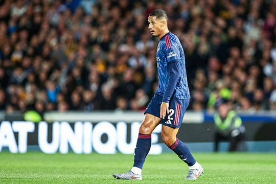 Hàng thủ Arsenal chắp vá trước đại chiến Chelsea tại Carabao Cup
