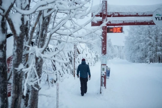 Lapland rét kỷ lục âm 37 độ C: Hàng nghìn du khách kẹt lại quê hương ông già Noel