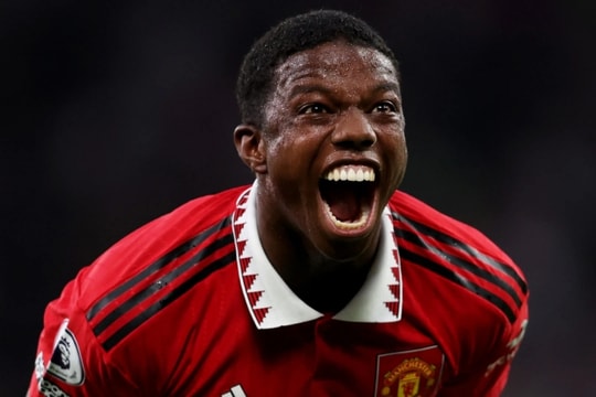 Michael Carrick định đoạt tương lai Tyrell Malacia tại Manchester United