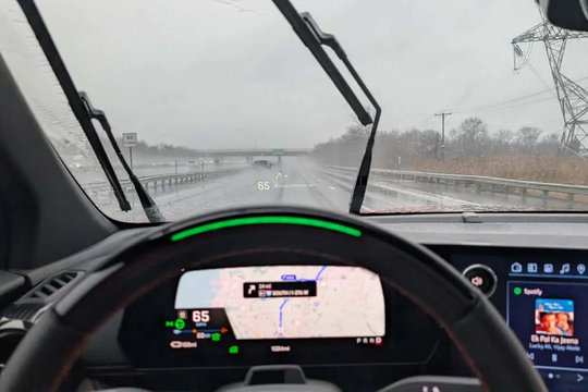 GM Super Cruise: Trải nghiệm hệ thống lái rảnh tay trên Chevy Blazer EV SS