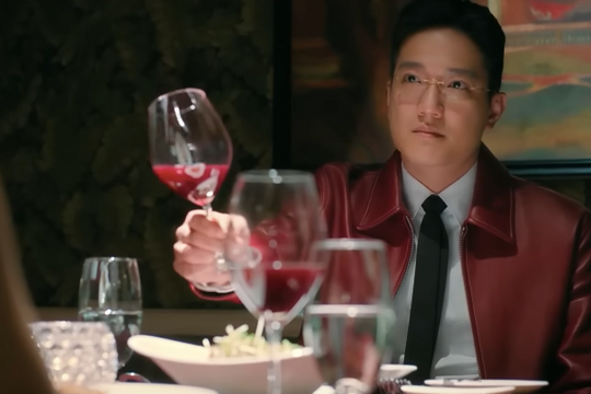 Cách em 1 milimet tập 39: Nghiêm bỏ thuốc gài bẫy Ngân để chiếm đoạt tài sản