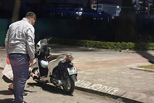 Vụ án mạng đặc biệt nghiêm trọng tại Hưng Yên: Nghi phạm bỏ lại xe máy lẩn trốn sang Bắc Ninh