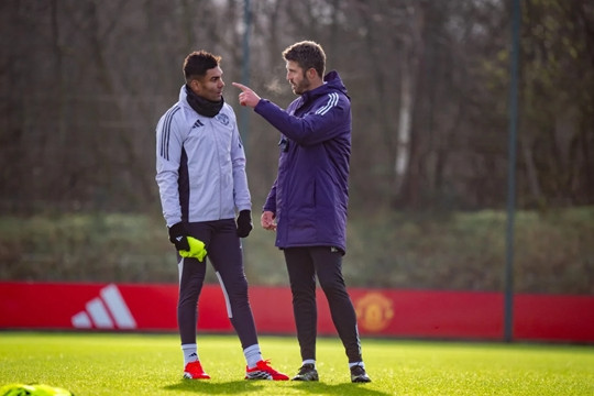 Manchester United đấu Man City: Michael Carrick chỉnh đốn Casemiro và ván cờ nhân sự AFCON