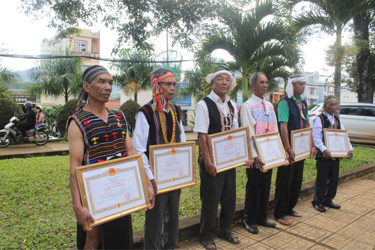 Artisan of merit K’Brel: Over 50 Years of preserving the central highlands Gong culture