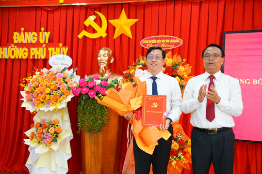 Điều động đồng chí Nguyễn Hữu Thông giữ chức Bí thư Đảng ủy phường Phú Thủy