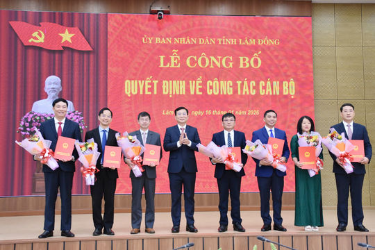 UBND tỉnh Lâm Đồng công bố 7 quyết định về công tác cán bộ