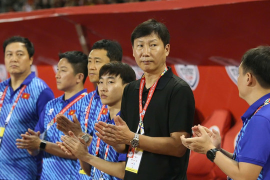 U23 Việt Nam đấu U23 UAE: HLV Kim Sang-sik và canh bạc "số 9 ảo" để hạ dàn sao nhập tịch