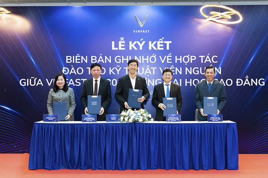 VinFast hợp tác với 30 trường đại học đào tạo thực chiến kỹ sư ô tô điện