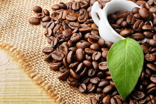 Giá cà phê hôm nay 17/1: Tăng mạnh lên 99.000 đồng/kg khi thế giới đi lên
