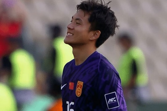 Li Hao thừa nhận dùng màn kịch chai nước để thao túng tâm lý U23 Uzbekistan