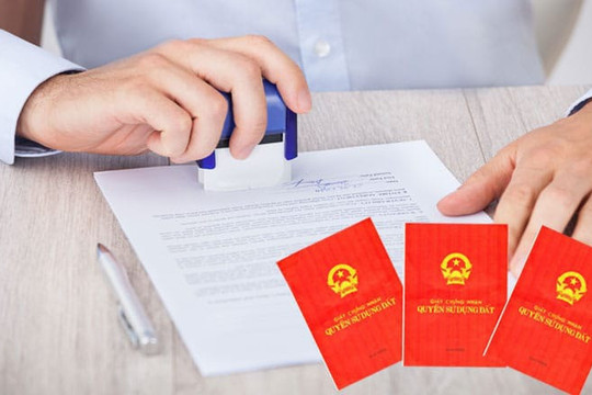 Sang tên sổ đỏ năm 2026: Bên mua hay bên bán phải chịu các khoản thuế và phí?