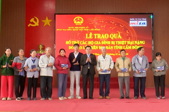 Đoàn ĐBQH Lâm Đồng trao quà Tết cho người dân vùng mưa lũ D’ran và Ka Đô