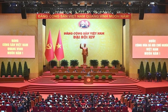 Đoàn Đại biểu Lâm Đồng dự ngày làm việc đầu tiên Đại hội XIV của Đảng