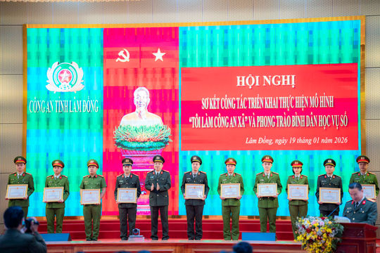 Lâm Đồng sơ kết mô hình “Tôi làm Công an xã” và phong trào "Bình dân học vụ số"
