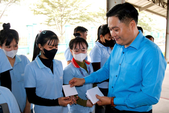 Hỗ trợ 362 công nhân, người lao động bị thiệt hại do bão, lũ