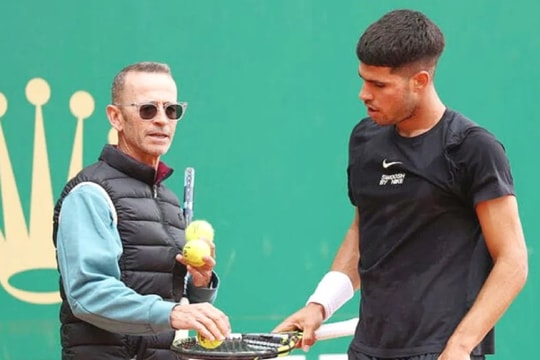 Carlos Alcaraz bảo vệ HLV mới; Ferrari bị dự báo thảm họa tại mùa giải F1