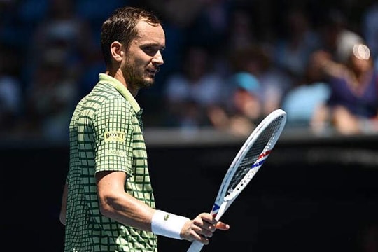Medvedev nhọc nhằn hạ gục Jesper De Jong tại vòng 1 Australian Open