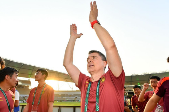 HLV Antonio Puche e ngại thể lực và hàng công U23 Việt Nam trước trận bán kết châu Á