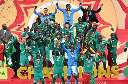 Senegal vô địch AFCON: Khi vinh quang bị lu mờ bởi 17 phút hỗn loạn trên sân