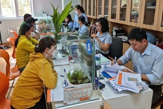 Viên chức chấp hành án treo có được đánh giá, xếp loại cuối năm?