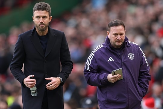 Michael Carrick và nước cờ Mazraoui: Chìa khóa để Man Utd khắc chế Arsenal tại Emirates