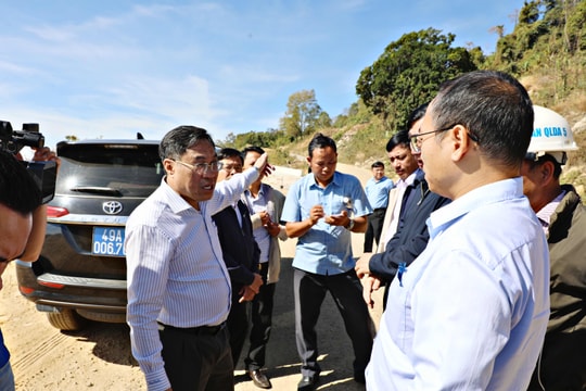Phó Chủ tịch UBND tỉnh Lâm Đồng kiểm tra, đốc thúc tiến độ nâng cấp Quốc lộ 28B
