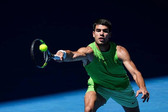 Alcaraz thắng kịch tính Hanfmann sau loạt tie-break tại vòng 2 Australian Open