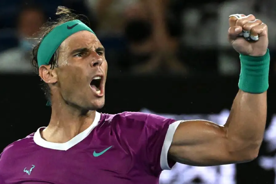 Nadal tái xuất Australian Open 2026: Djokovic thắng trận thứ 100 nhưng lộ bài toán thể lực