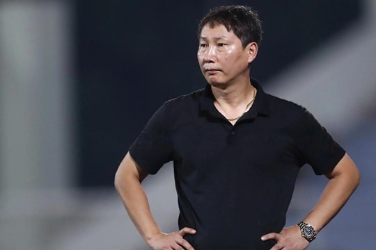 HLV Kim Sang-sik tìm lời giải cho hàng thủ U23 Việt Nam trước trận gặp Hàn Quốc