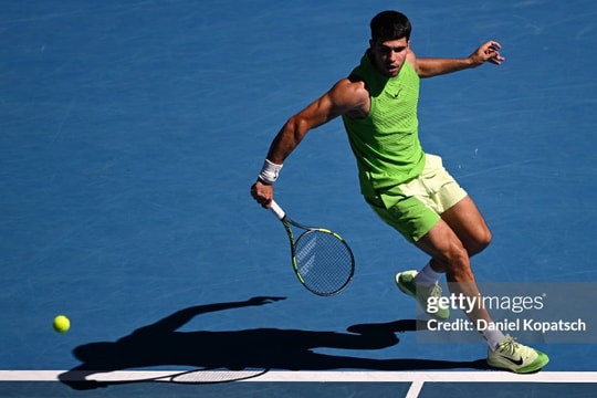 Carlos Alcaraz thắng áp đảo Corentin Moutet 3-0, tiến bước thần tốc tại Australian Open