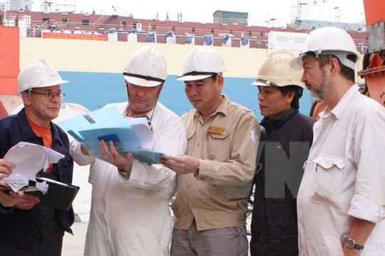 Có phải thay đổi hình thức làm việc khi đã gia hạn giấy phép lao động?