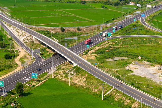 The Era of “Expressways and Acceleration”