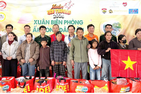 “Xuân Biên phòng ấm lòng dân bản” ở biên giới Quảng Trực