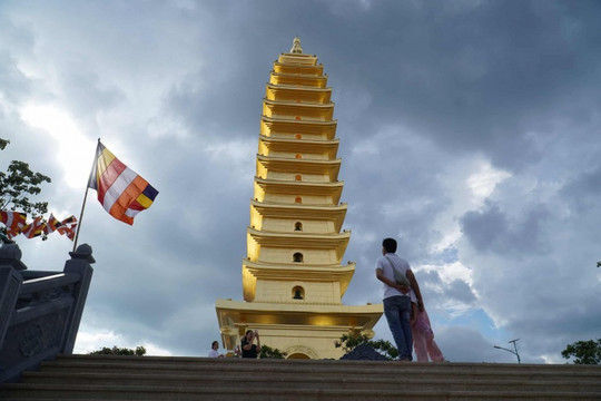 Nha Trang: Khám phá Trúc Lâm Phụng Thùy Sơn nơi Á hậu Phương Nhi làm lễ Hằng thuận