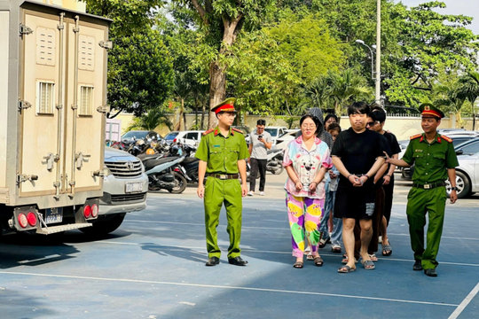 TP.HCM bắt giữ 8 người Hàn Quốc tàng trữ và tổ chức sử dụng ma túy