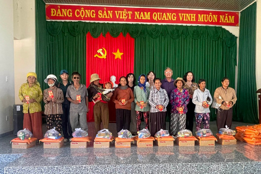 Báo và PTTH Lâm Đồng mang Xuân ấm đến vùng cao Phan Dũng