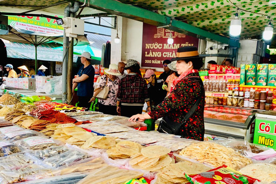 Phong phú thị trường hải sản dịp tết