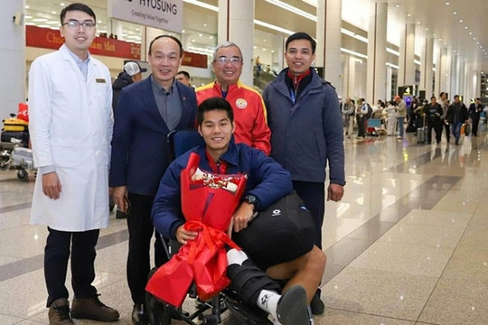 Trung vệ Hiểu Minh nhập viện khẩn cấp phẫu thuật đứt dây chằng sau giải U23