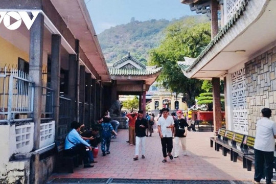 An Giang: Dòng người đổ về Miếu Bà Chúa Xứ tạ lễ, gửi gắm ước nguyện cuối năm