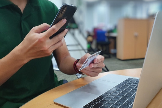Làm rõ khái niệm “cư trú” khi mở tài khoản thanh toán cho người nước ngoài