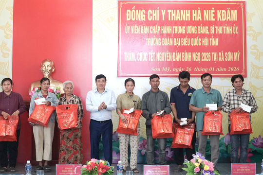 Bí thư Tỉnh ủy Lâm Đồng Y Thanh Hà Niê Kđăm thăm, chúc Tết tại xã Sơn Mỹ