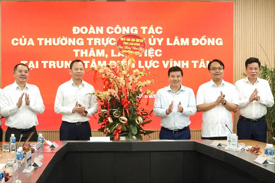 Bí thư Tỉnh ủy Lâm Đồng Y Thanh Hà Niê Kđăm thăm, chúc Tết tại Trung tâm Điện lực Vĩnh Tân