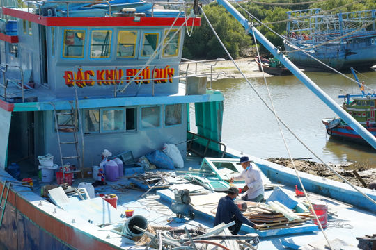 Fishing Boats Get a Fresh Look For Tet, High Hopes For the New Season
