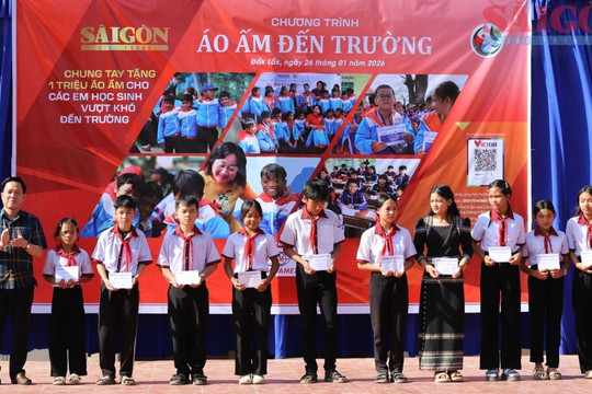Chương trình “Áo ấm đến trường” của Báo Sài Gòn Giải Phóng đến với học sinh vùng sâu Đắk Lắk