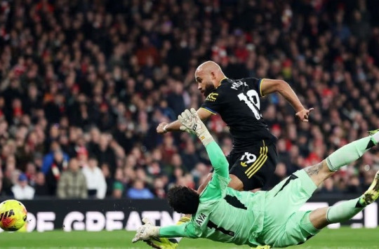 Man Utd đánh bại Arsenal 3-2: Bryan Mbeumo và Patrick Dorgu rực sáng tại Emirates