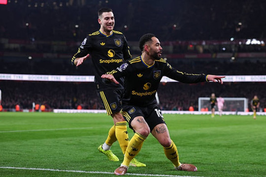 Man Utd ngược dòng thắng Arsenal 3-2: Phép màu của Michael Carrick tại Emirates