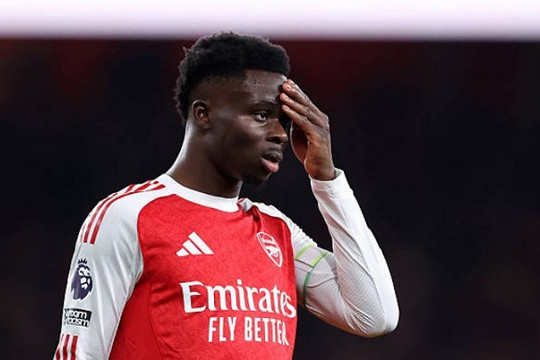 Arsenal 2-3 Manchester United: Bukayo Saka cô đơn trong ngày hàng thủ Pháo thủ tự sát