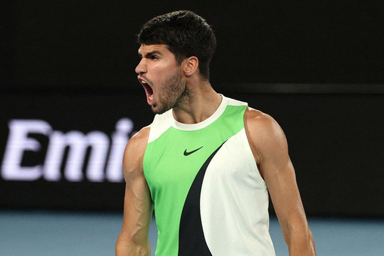 Carlos Alcaraz đánh bại De Minaur 3-0 để lần đầu vào bán kết Australian Open