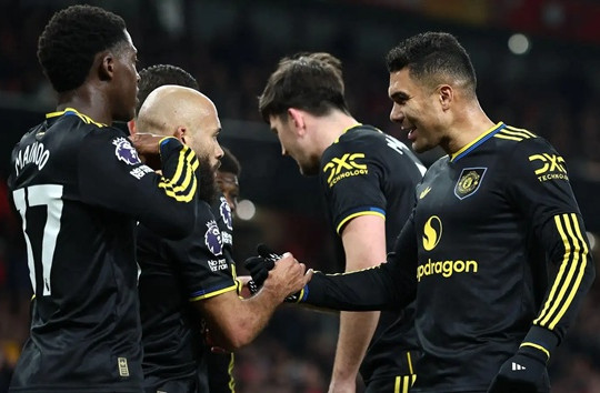 Arsenal và Man City sa sút: Manchester United và kịch bản lội ngược dòng 12 điểm